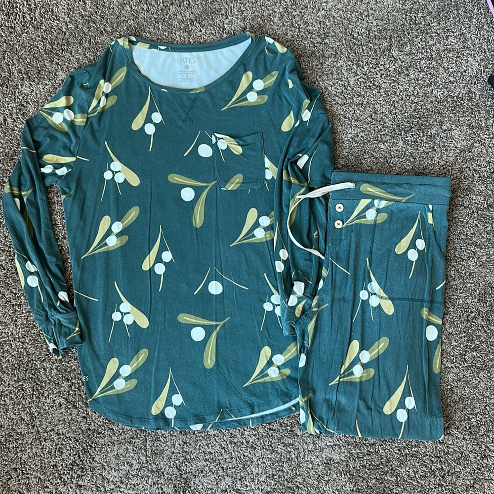Lates by Kate Jam Pants Set Green Berries; XL